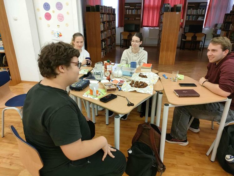 Diáktudósítóink első írása: Maffia a Baross könyvklubjában?