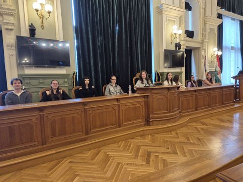 Rendhagyó történelemóra a Városházán